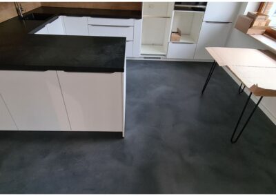 Design Fußboden Beschichtung Küche schwarz - Otten Fußbodentechnik GmbH & Co KG Referenz