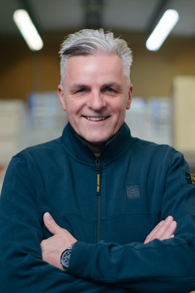 Ihr Ansprechpartner für Estrich - Otten Fußbodentechnik; Auf dem Bild zu sehen ist Dieter Otten