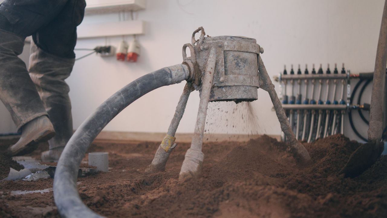 Zementestrich als Leistung der Otten Fußbodentechnik GmbH & Co. KG